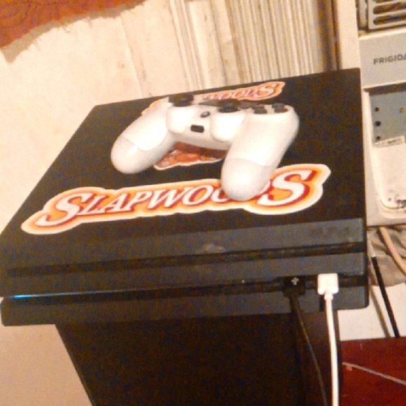 PlayStation 4 Slim W/ controller